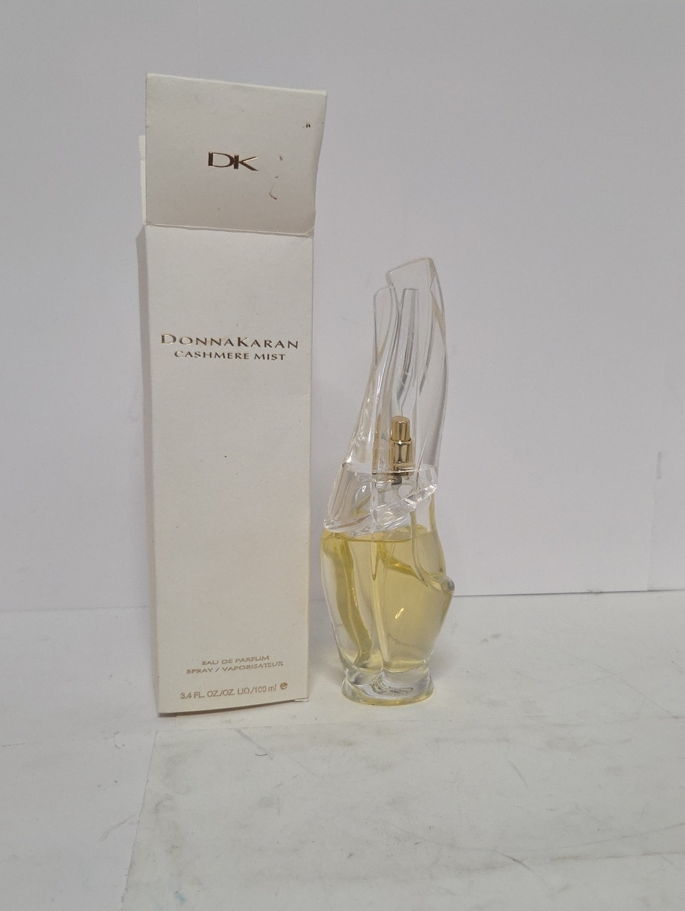 Donna Karan Cashmere Mist Clear Sculpted Bottle with Pale Gold Liquid 3.4 Oz